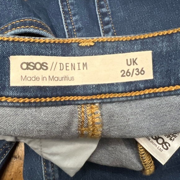 ASOS High Rise Stylish Blue Distressed Jeans - Picture 4 of 7